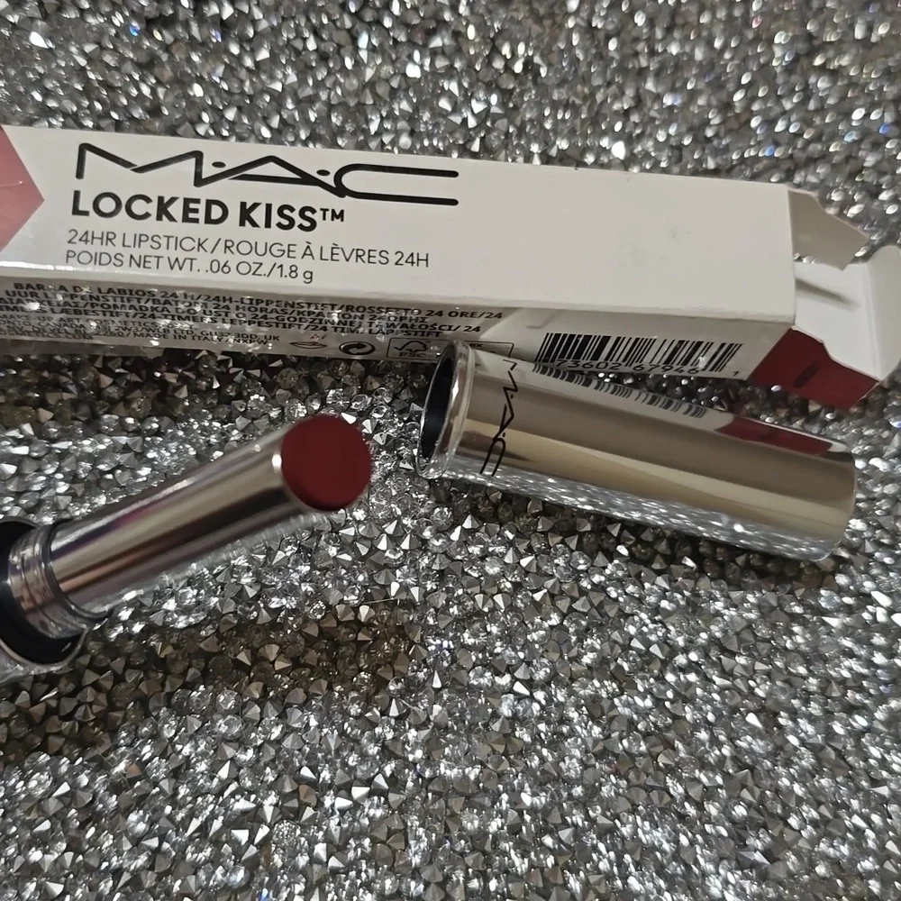 🧚‍♀️PONCY MAC Cosmetics Locked Kiss Lipstick NWT